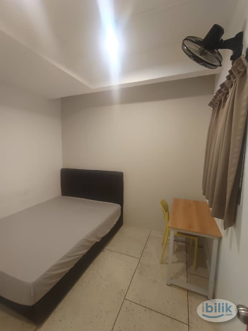 🔥💯SINGLE BEDROOM WITH AIRCOND🔥💯7 MIN WALK TO CIQ🔥💯GROCERY SHOP AND RESTAURANT NEARBY🔥💯LAUNDRY AREA PROVIDED🔥💯 - Image 1