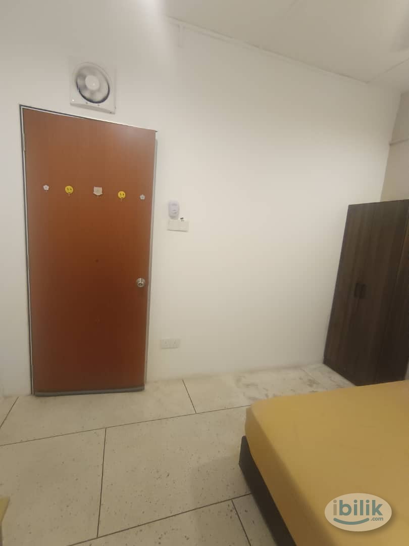 🔥💯SINGLE BEDROOM WITH AIRCOND🔥💯7 MIN WALK TO CIQ🔥💯GROCERY SHOP AND RESTAURANTS NEARBY🔥💯LAUNDRY AREA PROVIDED🔥💯 - Image 3