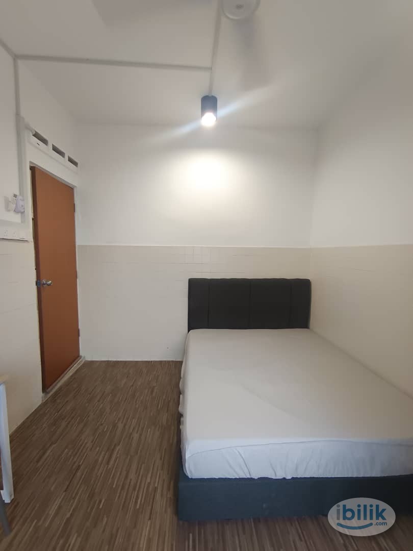🔥💯SINGLE BEDROOM WITH AIRCOND🔥💯7 MIN WALK TO CIQ🔥💯GROCERY SHOP AND RESTAURANTS NERABY🔥💯LAUNDRY AREA PROVIDED🔥💯 - Image 1