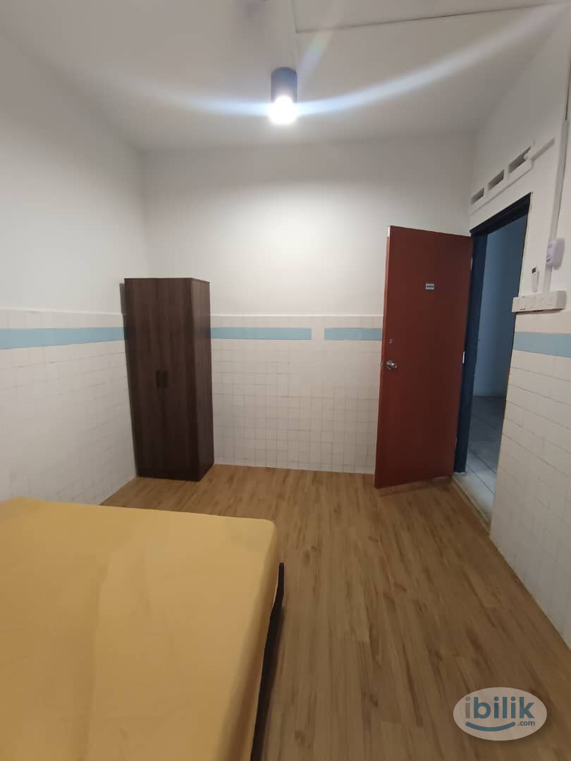 🔥💯SINGLE BEDROOM WITH AIRCOND🔥💯7 MIN WALK TO CIQ🔥💯GROCERY SHOP AND RESTAURANTS NEARBY🔥💯LAUNDRY AREA PROVIDED🔥💯 - Image 1