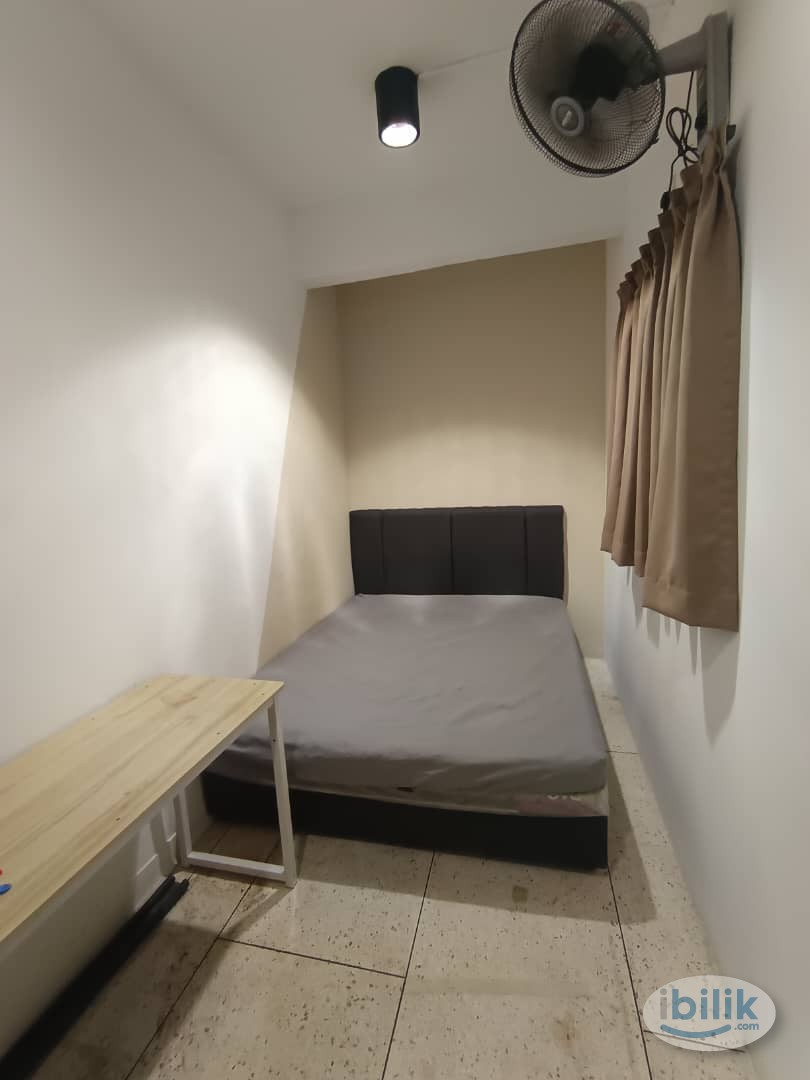 🔥💯SINGLE BEDROOM WITH AIRCOND🔥💯7 MIN WALK TO CIQ🔥💯GROCERY SHOP AND RESTAURANTS NEARBY🔥💯LAUNDRY AREA PROVIDED🔥💯 - Image 2