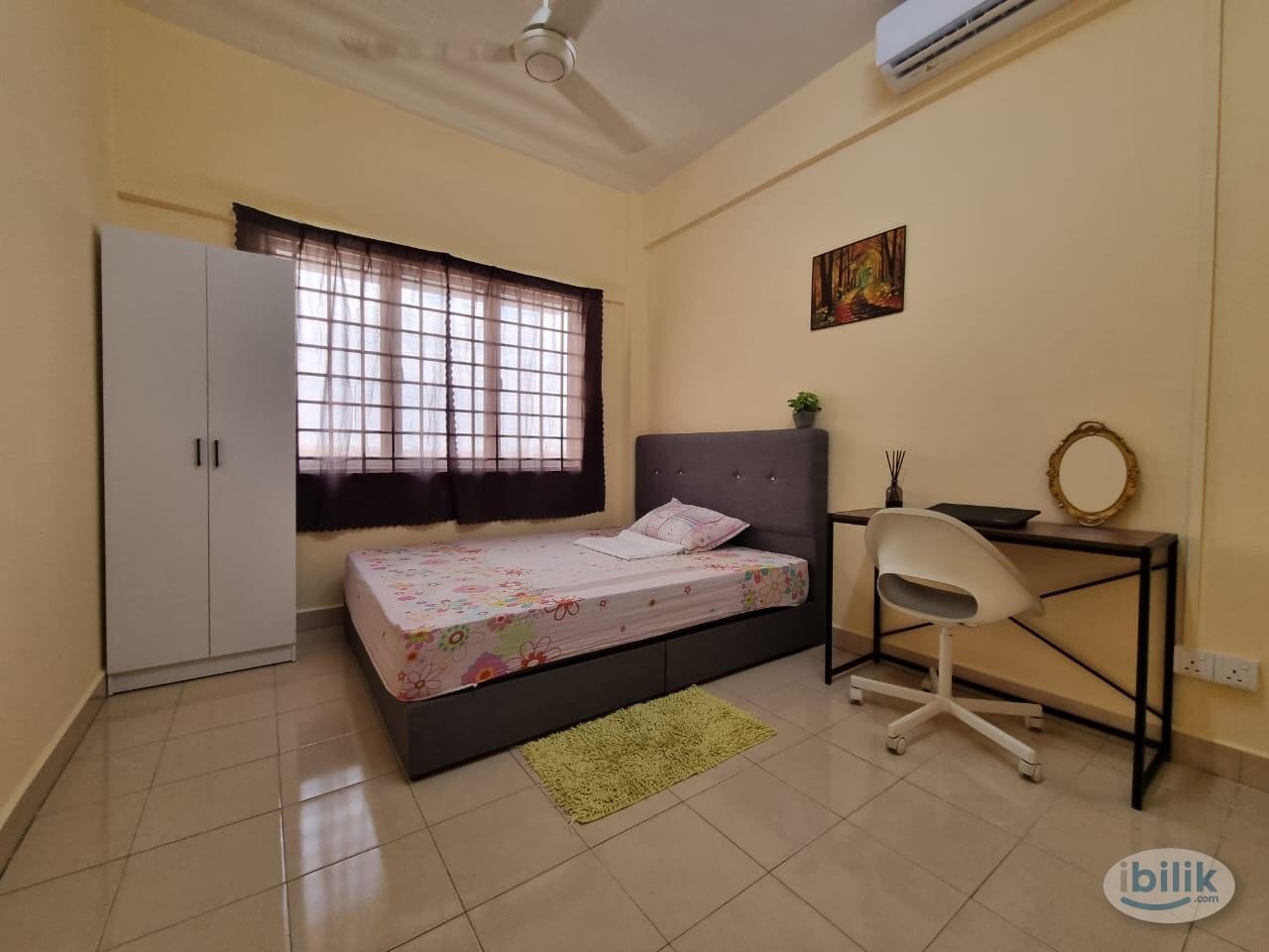 Queen Bedroom with Aircond & Window, Seri Atria, Subang Bestari near HELP Subang 2, Subang Airport, easy access to Sunga - Image 3