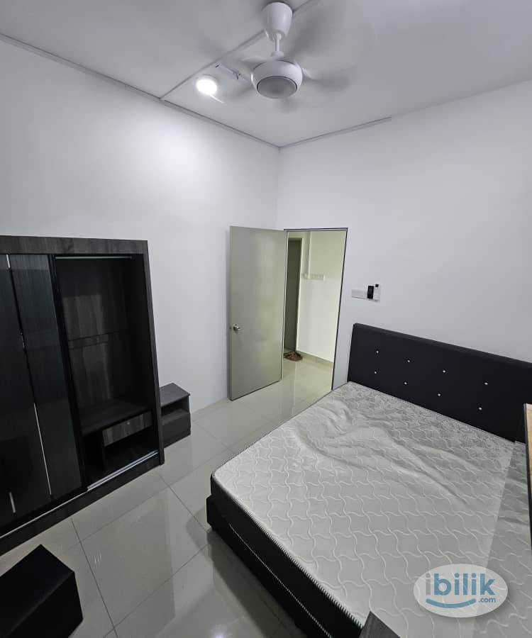 Middle Room at SkyVille 8, Old Klang Road - Image 1