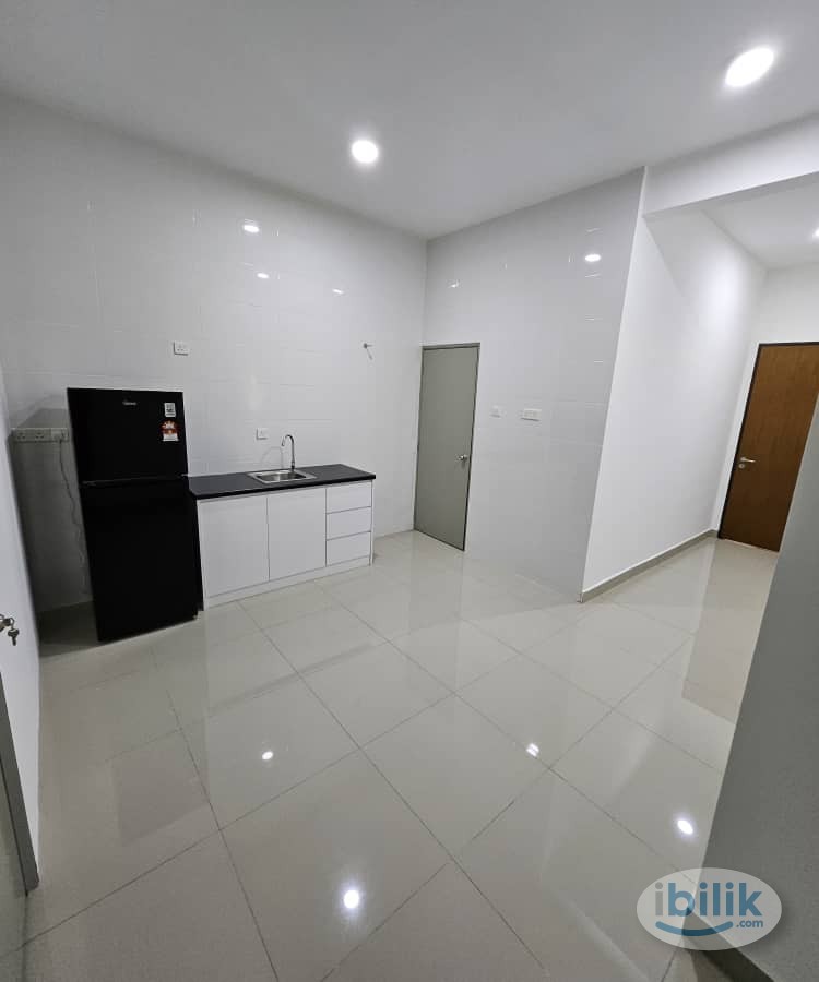 Middle Room at SkyVille 8, Old Klang Road - Image 2