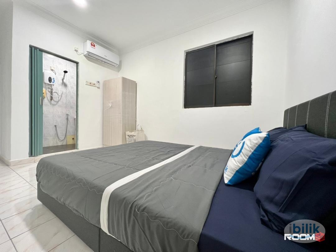 😍 Prime location near HSI & Tebrau hotspots – Stylish rooms, great amenities. Ready for you now! 🚪✨ - Image 2