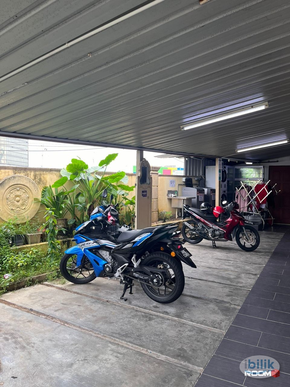 🚶‍♂️Walk to KSL/Holiday plaza | 🇸🇬10 Min to CIQ, Midvalley Southkey🛍️ -Master bedroom with private toilet attached😍 - Image 3