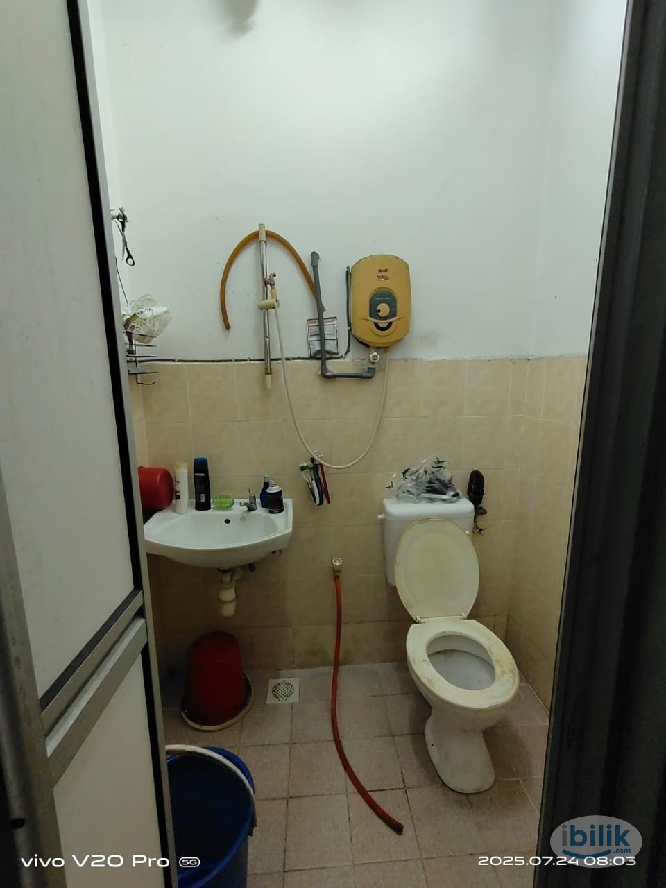middle room with fan - Image 2