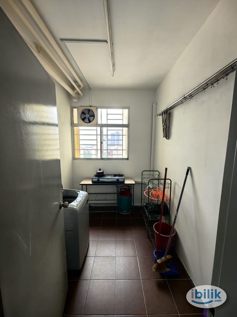 Master Room at Platinum Lake PV20, Setapak - Image 2