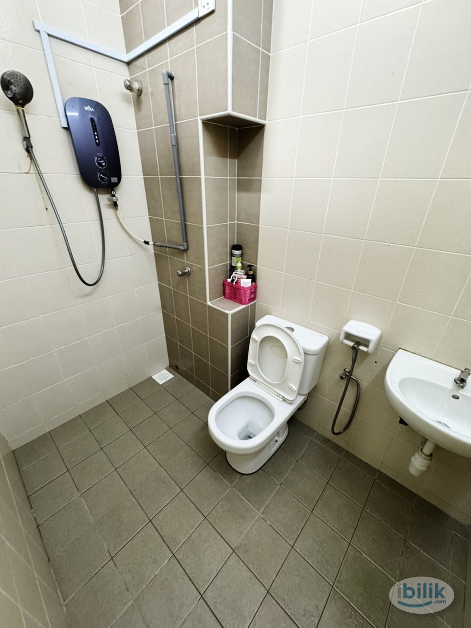 Female Unit 😍🪷Master Room Near MRT One Utama 8 Min Only😊🌈Free Car Park & Free Utilities‼️Free 1 Month Rental Immedietly  - Image 3