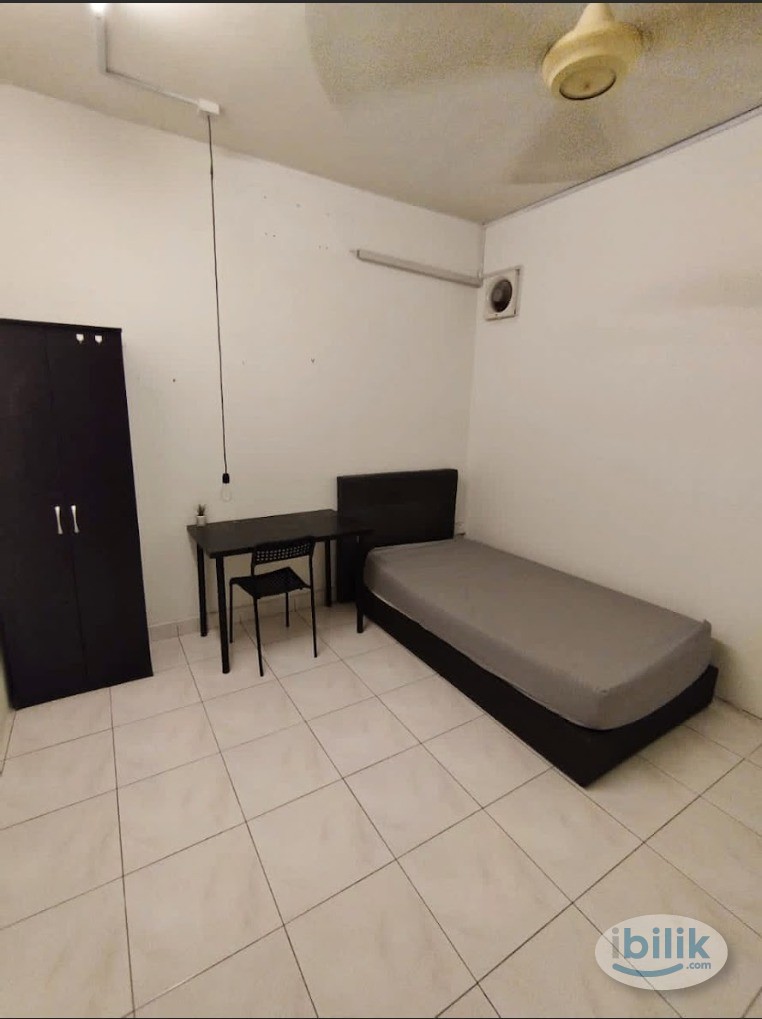 Female Unit😊💕Middle Room With Free 1 Month Rental Immedietly Move In😮🌟🌈Free Utilities😊Wifi🛜Car Park🔥Near MRT Bandar Utam - Image 1