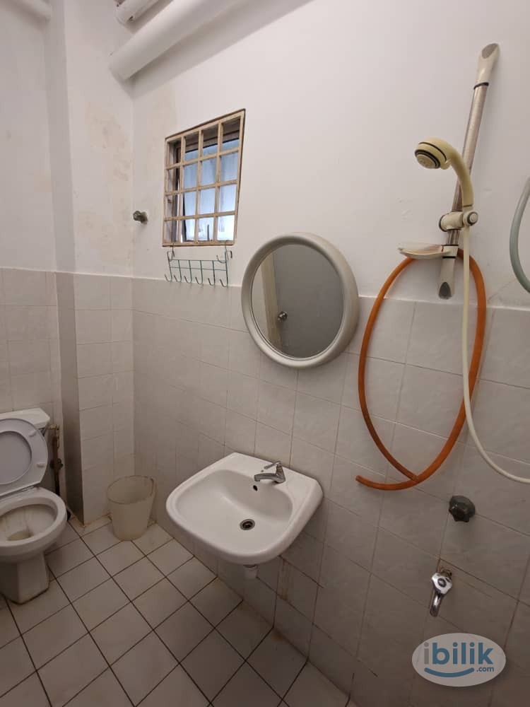 Middle Room at Bandar Utama BU1, Petaling Jaya - Image 2