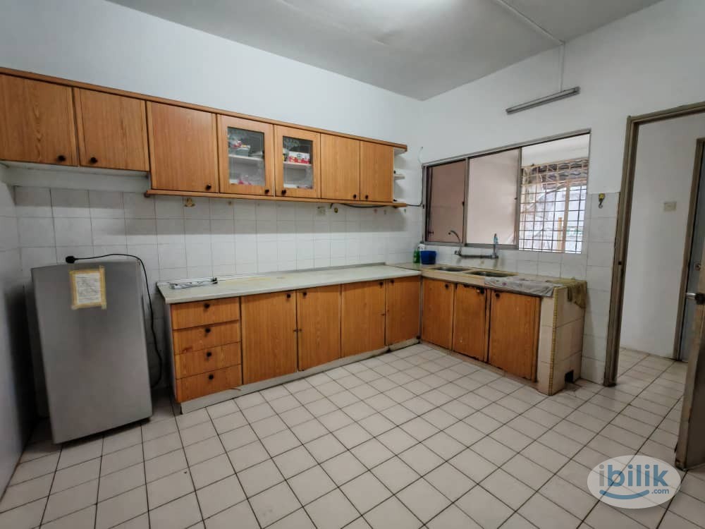 Middle Room at Bandar Utama BU1, Petaling Jaya - Image 3