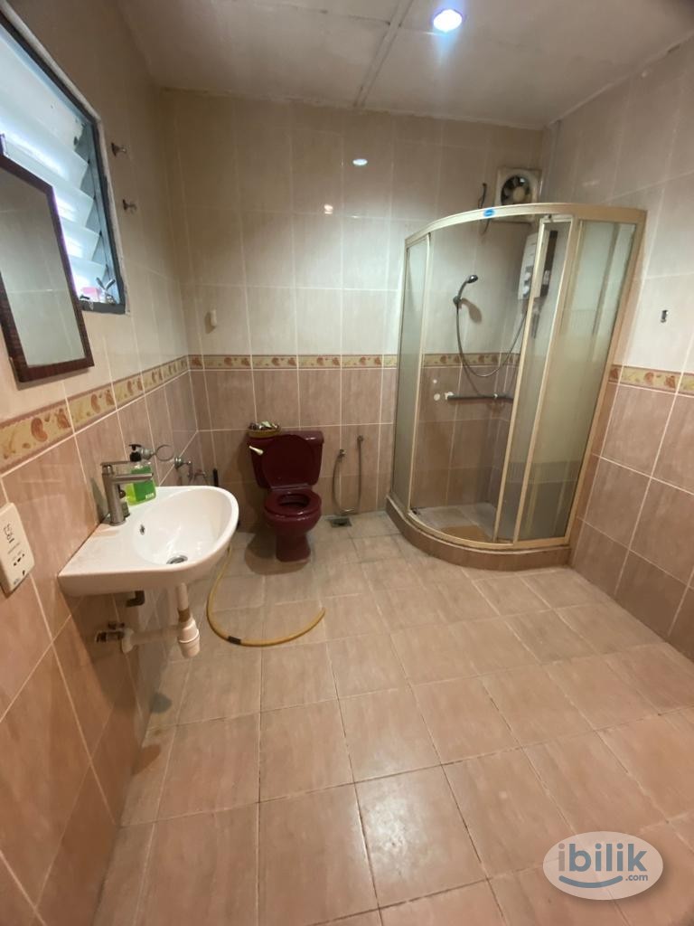 Corner Room, Attached Bath, 2 Windows, Super Convenient Location at Jln Limau Manis, Bangsar, KL - Image 4
