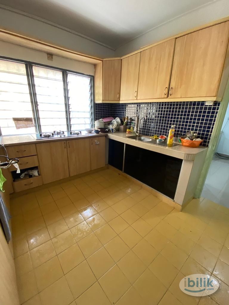 Corner Room, Attached Bath, 2 Windows, Super Convenient Location at Jln Limau Manis, Bangsar, KL - Image 2