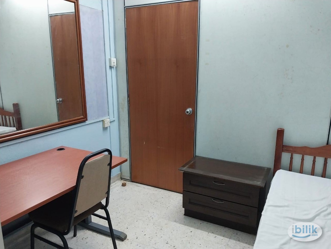 Cozy Room Available Now - Image 1