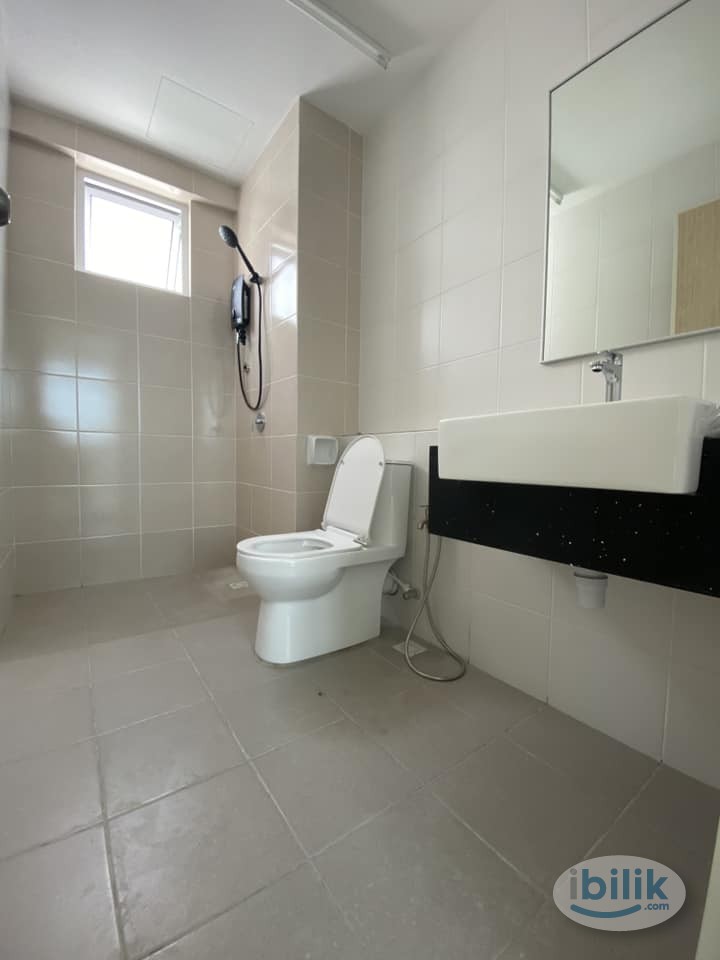 FEMALE Master Room at Bayan Lepas, Penang - Image 3