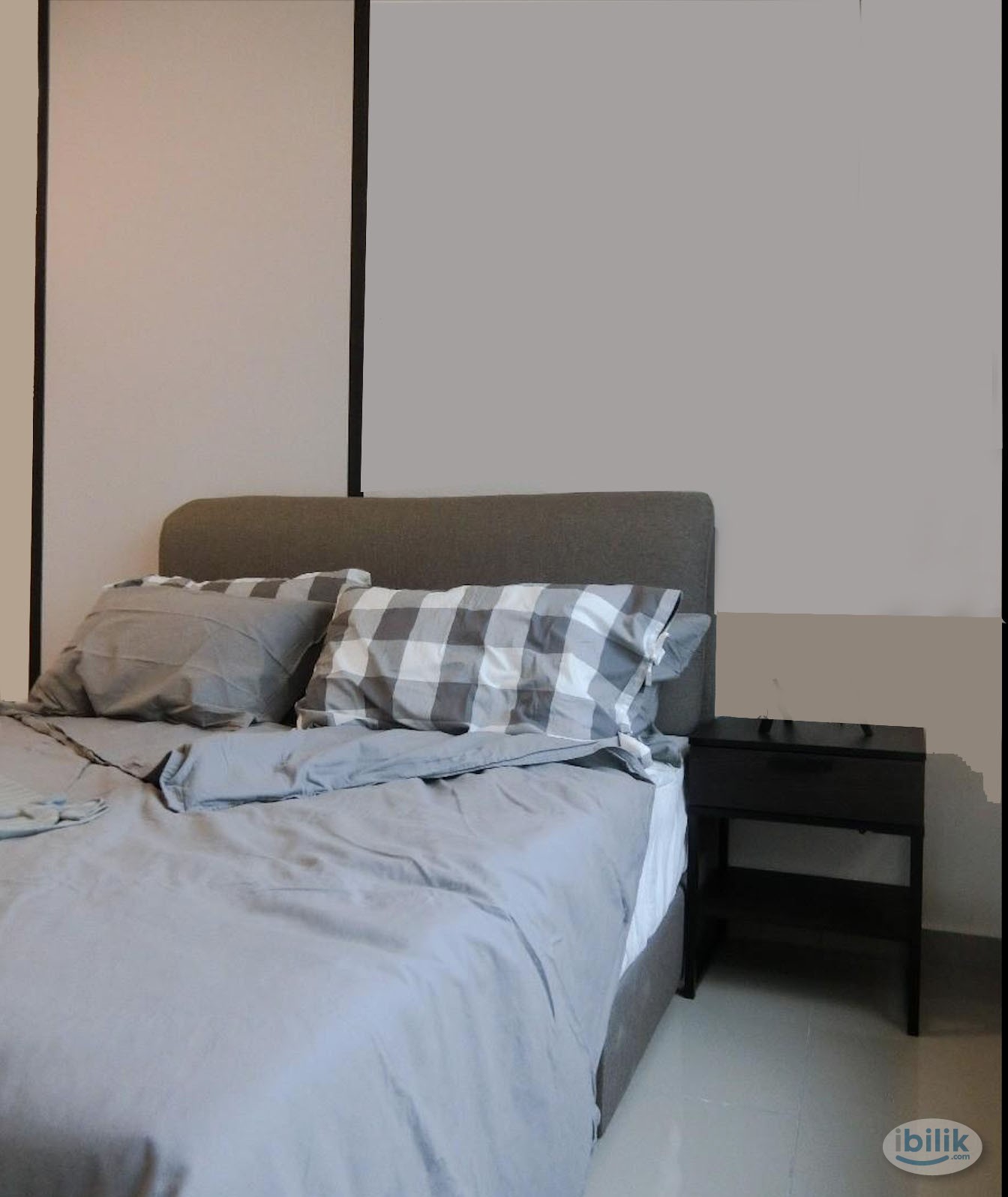 Female Room 5 mins to MRT - Image 1
