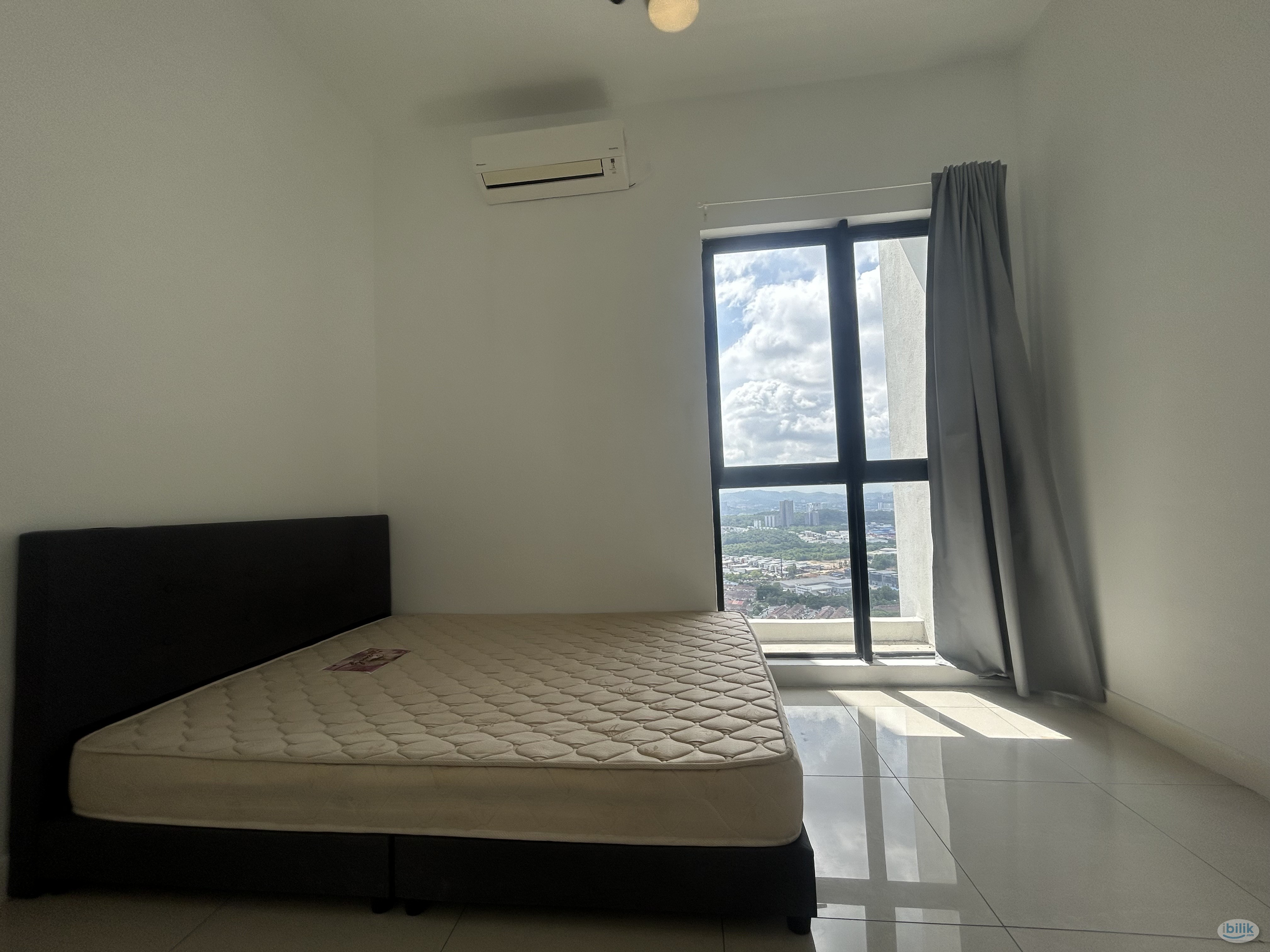 MIDDLE ROOM FOR RENT - Image 1