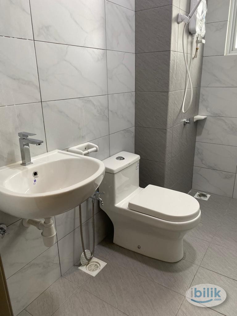 🌟 Spacious Master Room w/ Private Bathroom @ SKS Habitat, Larkin Junction 🌟 - Image 1