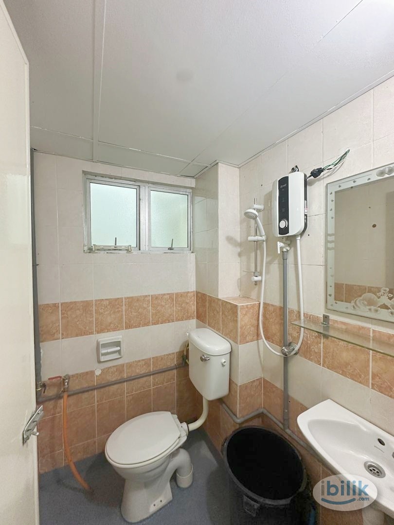 Single Room at Pelangi Apartment, Mutiara Damansara - Image 4