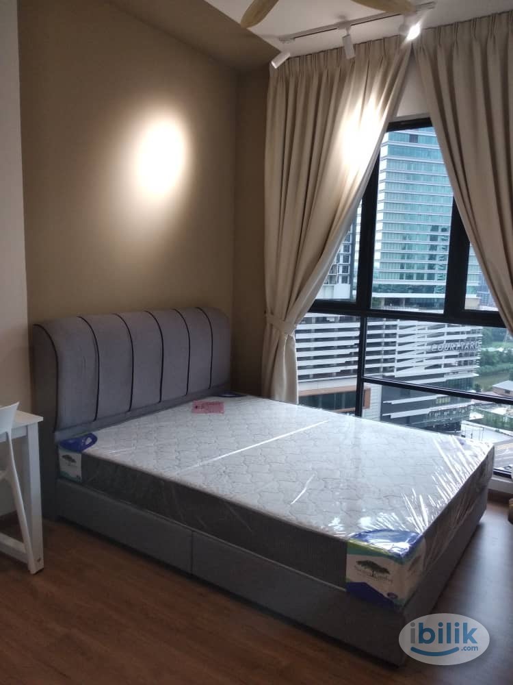 Middle Room at Ampang Park Shopping Centre, KLCC - Image 1