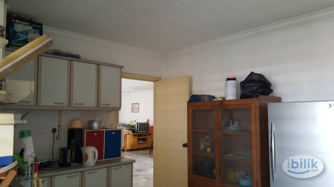 Master Room at Sri Desa, Kuchai Lama - Image 5