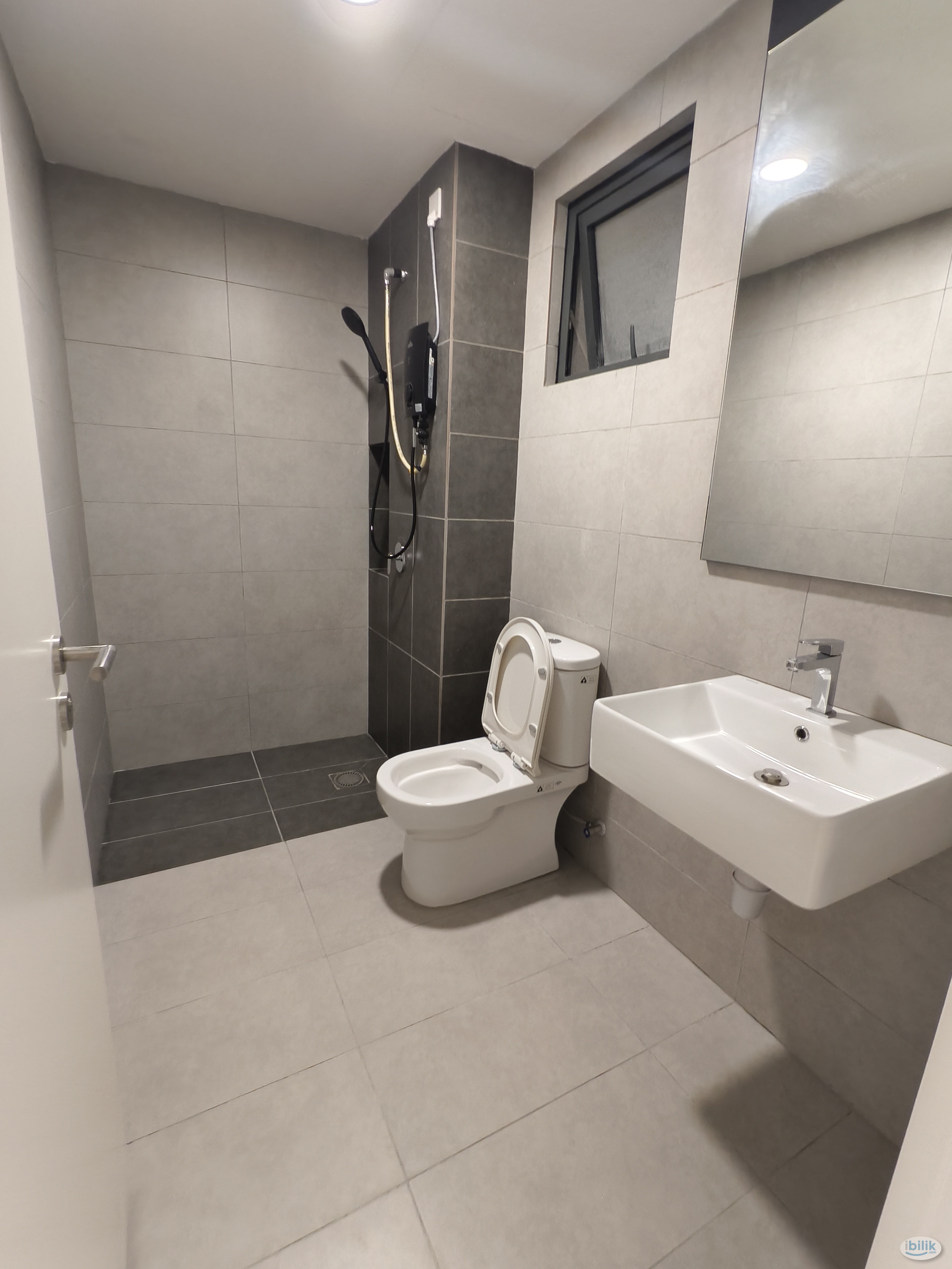 Master Room at D'Vervain Residence, Damansara Perdana - Image 2