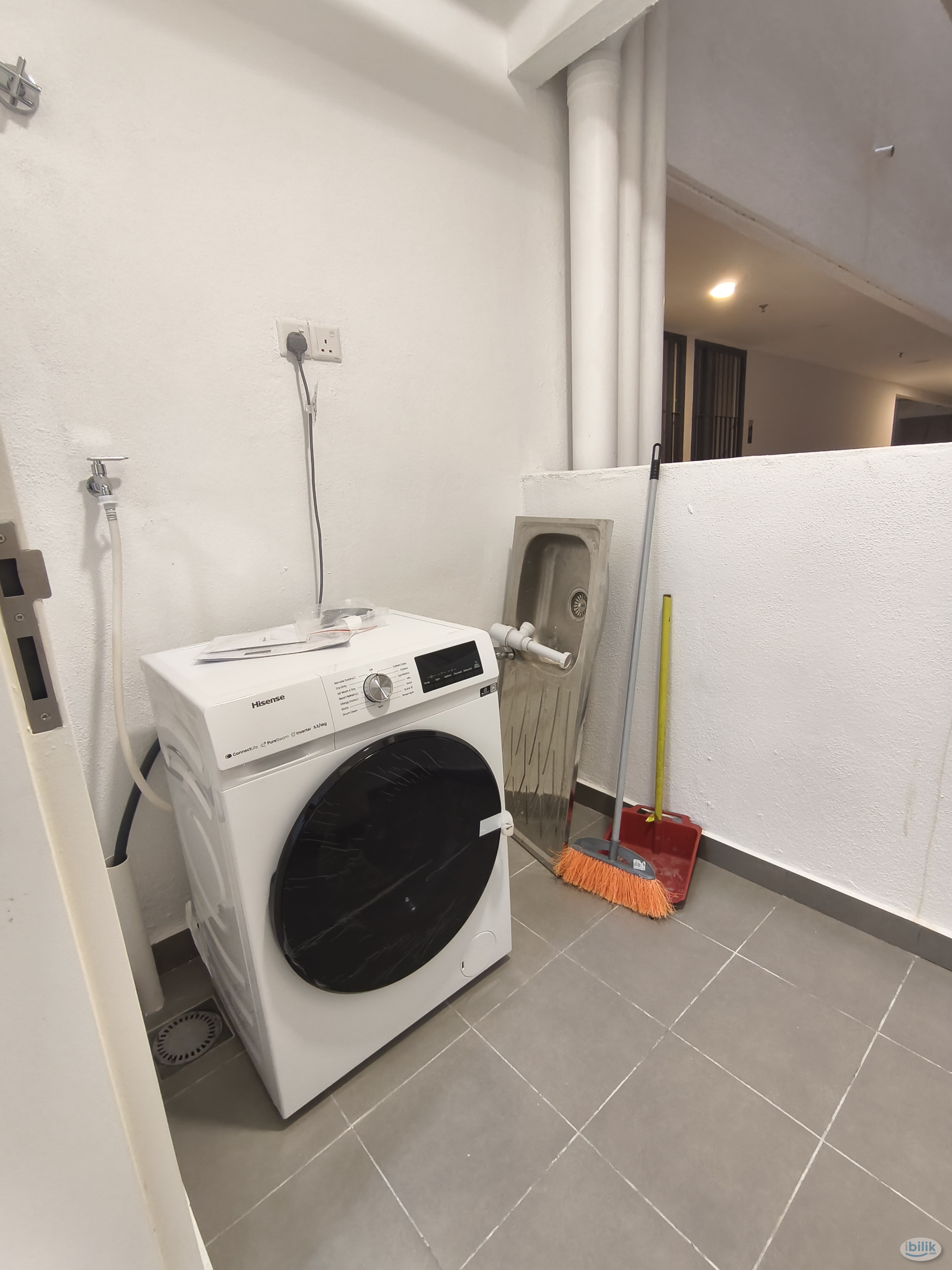 Master Room at D'Vervain Residence, Damansara Perdana - Image 4