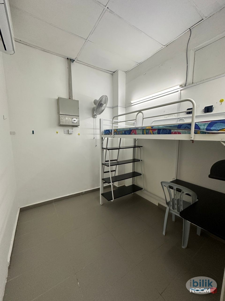 🛏️❄️ **Room for Rent @ Damansara Utama near Starling Mall** 🏙️ - Image 1