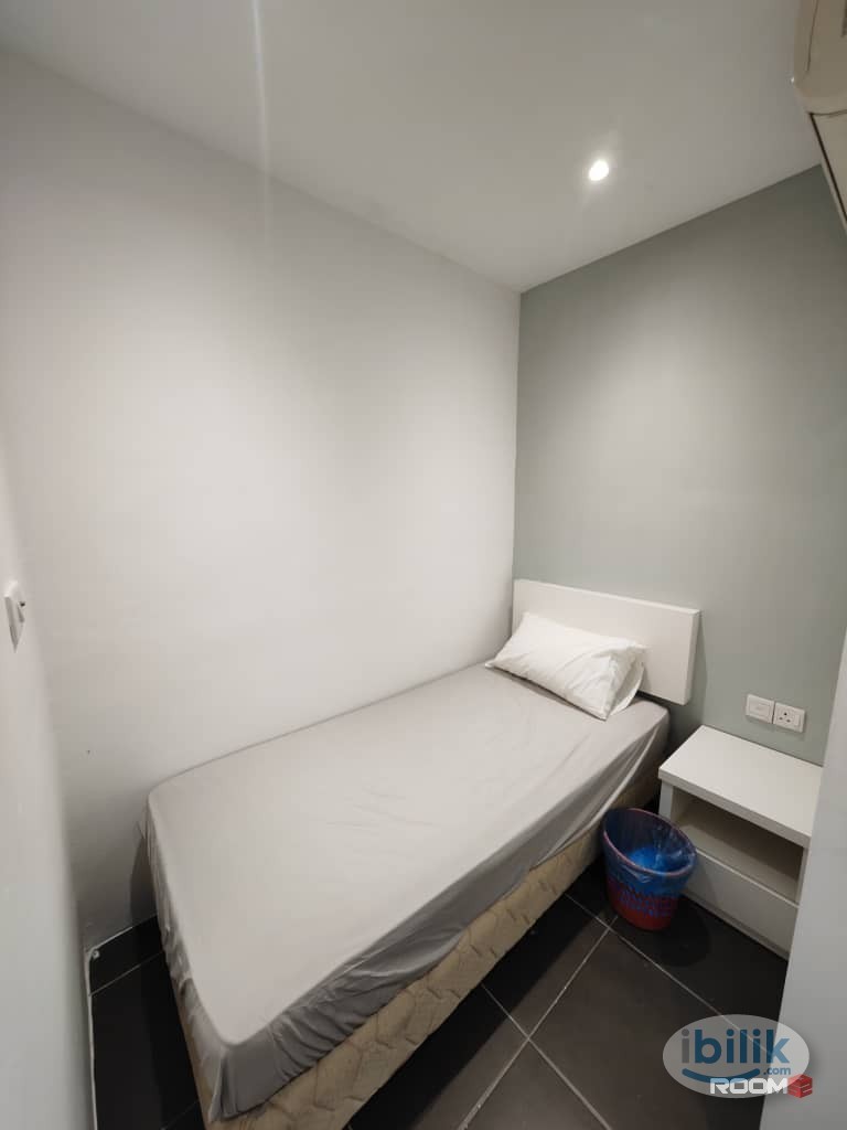🛏️🏠 Affordable Price! King Bed in Damansara Perdana with No Deposit Needed! 🛋️💰 - Image 1