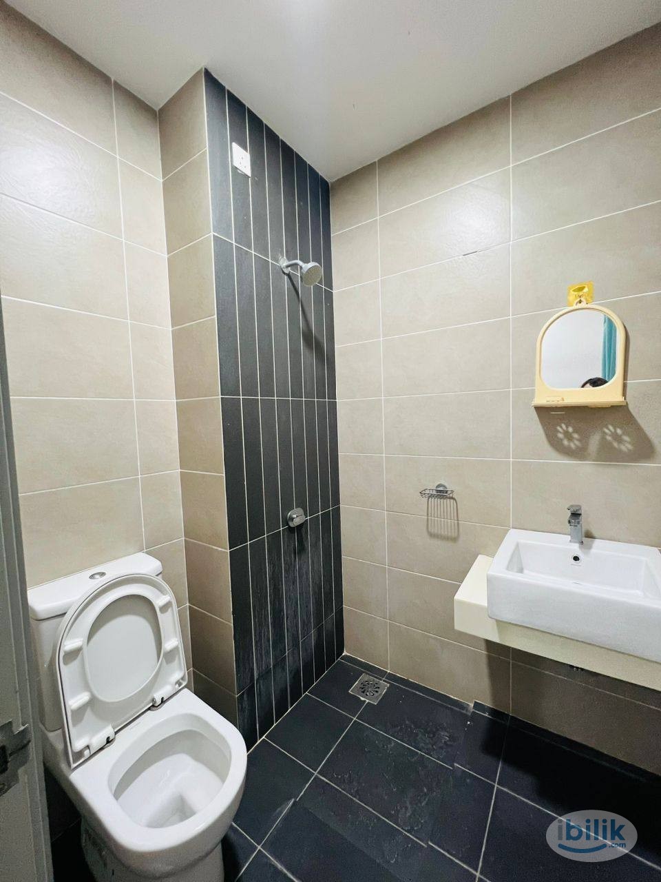 🔒BILIK SEWA MEDIUM ROOM, FEMALE UNIT 🔒 - Image 5