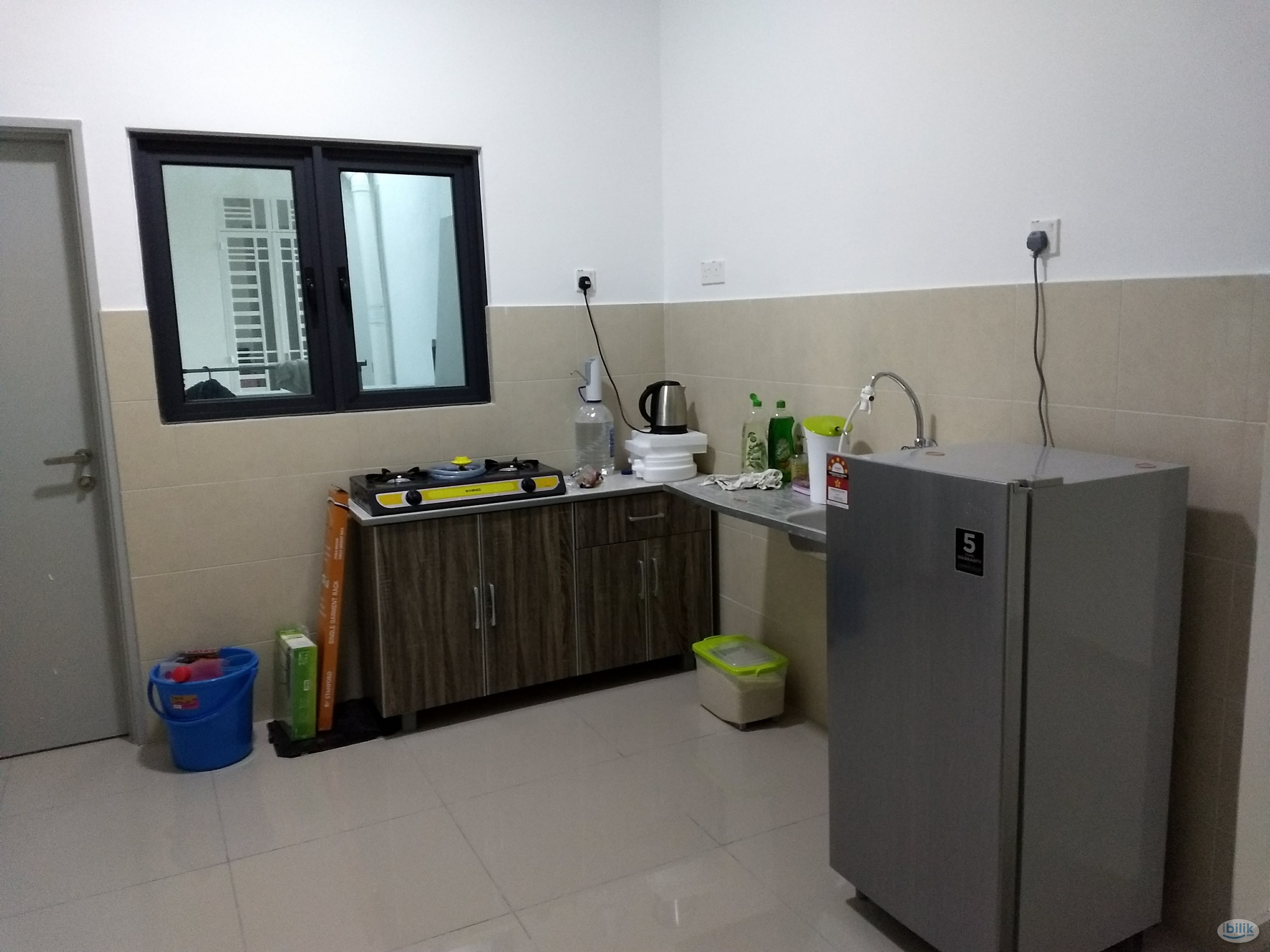 Promenade Aircond furnished Middle Room include utilities shared bathroom MIX GENDER - Image 2
