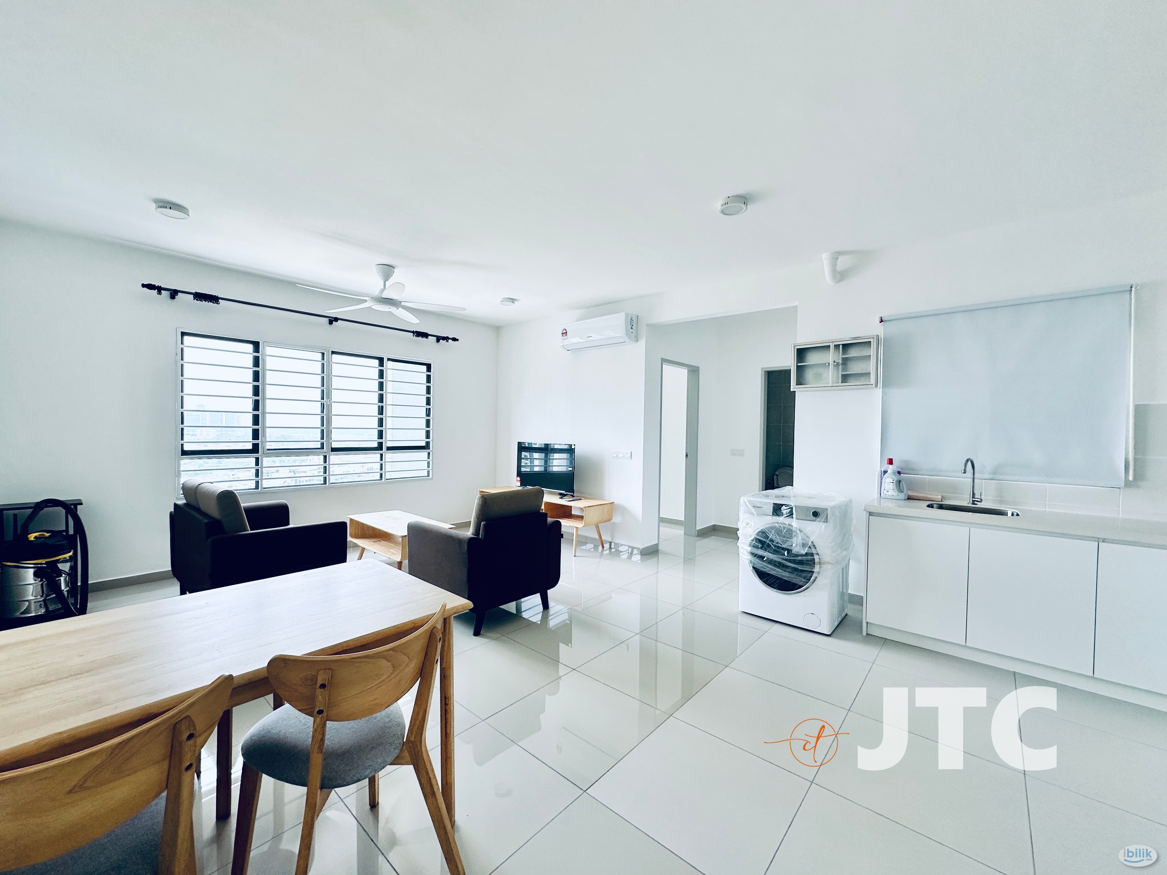 Suite at Huni Residence, Setia Alam - Image 1