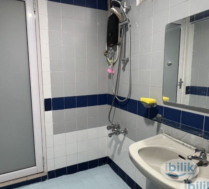 Middle Room at Bukit OUG Condominium, Bukit Jalil - Image 4