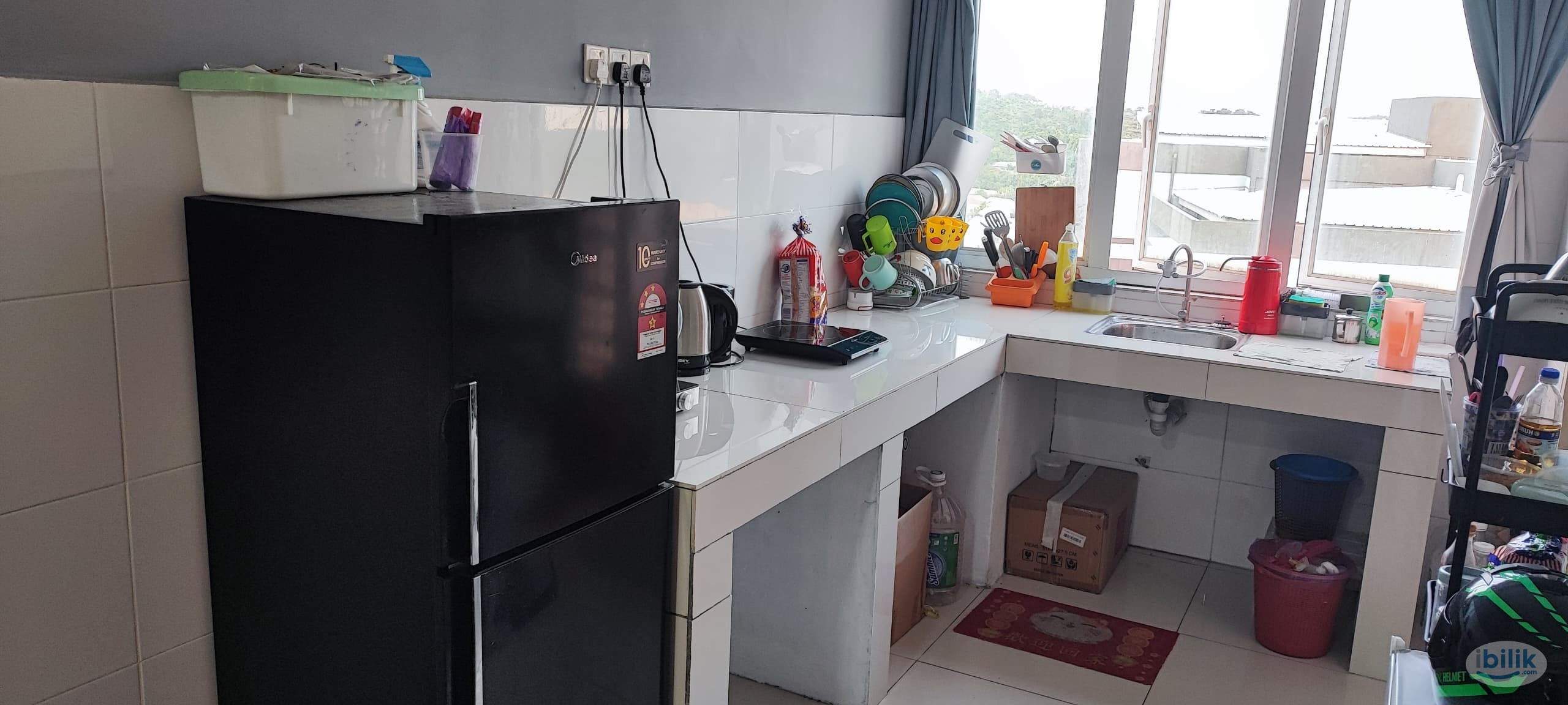 蒲种 Puchong Big Private Balcony Middle Room at Puchong, Selangor@Casa Tropika, Near LRT & 10mins IOI Mall - Image 3