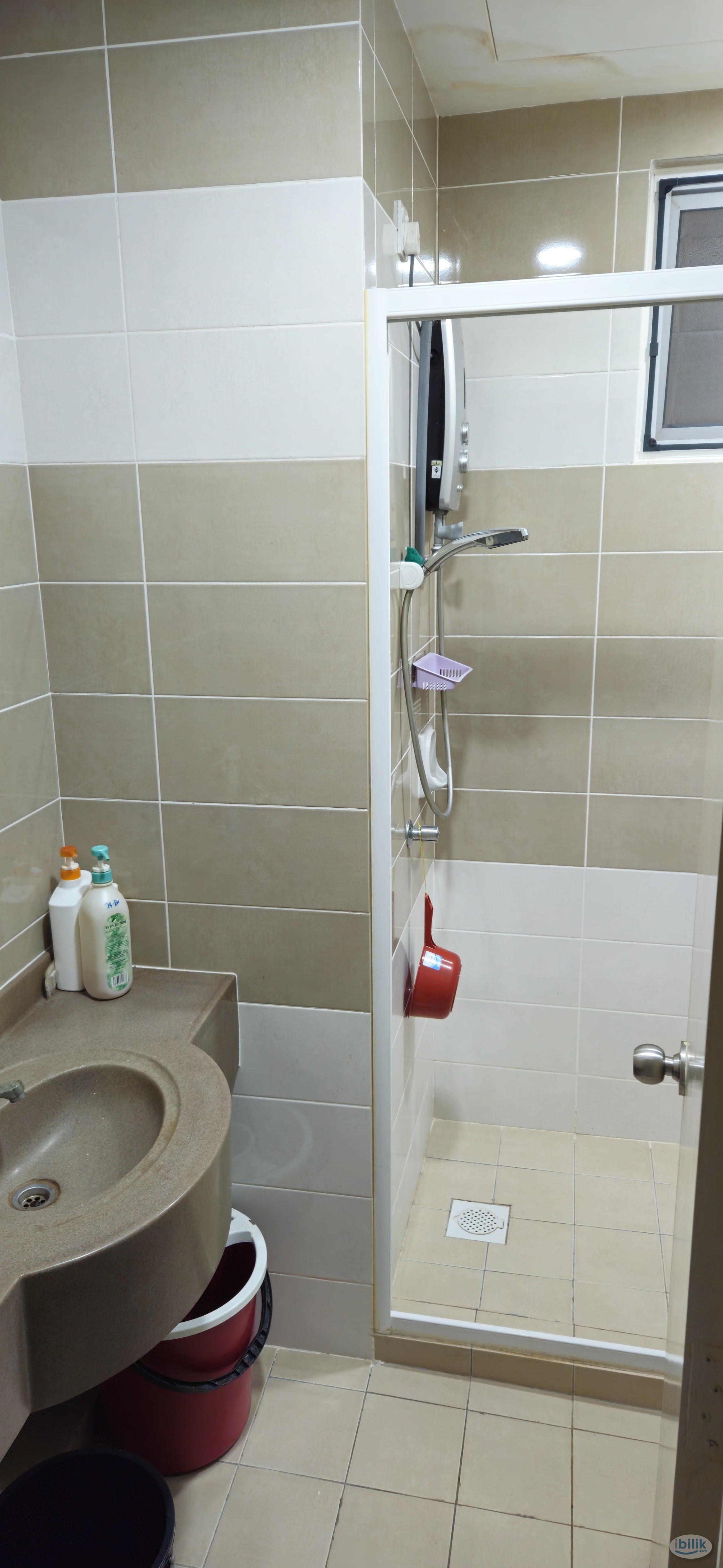 Room at UTAR ⁉️ Middle Room with Private Toilet at Sungai Long Residensi - Image 4
