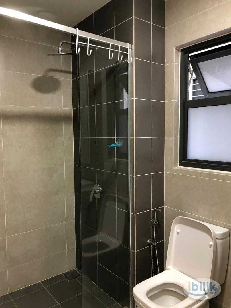 Lakeville Residence Master Room - Image 3