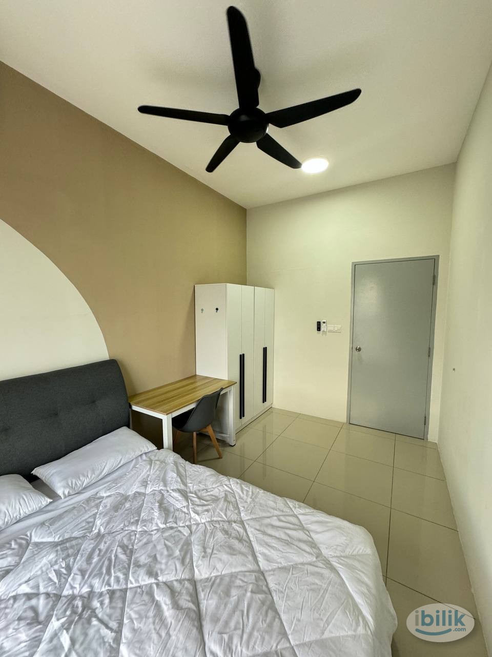 Female Unit Medium Room at Damansara Perdana, Petaling Jaya - Image 1