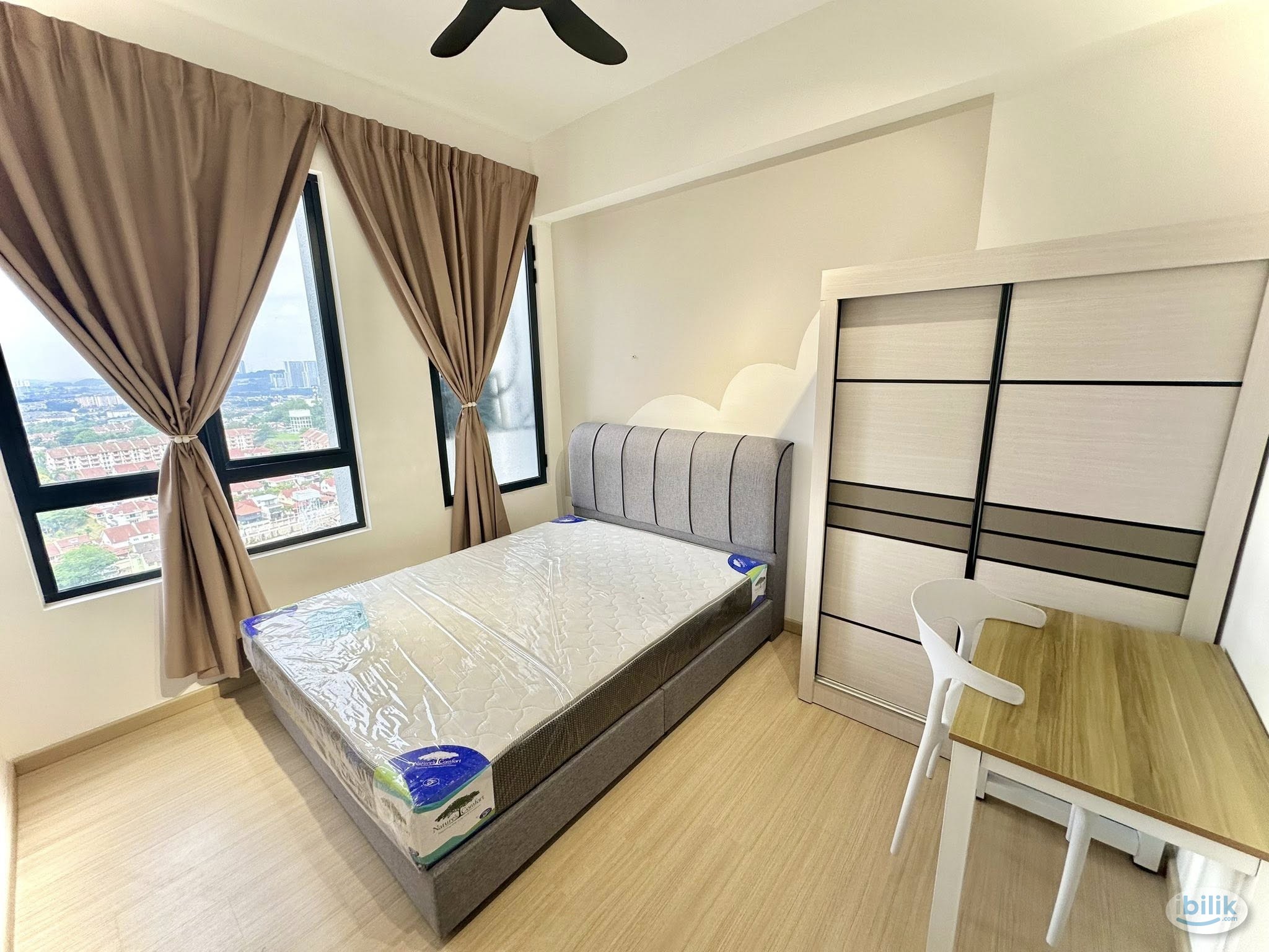 Female Unit Medium Room at Damansara Perdana, Petaling Jaya - Image 2