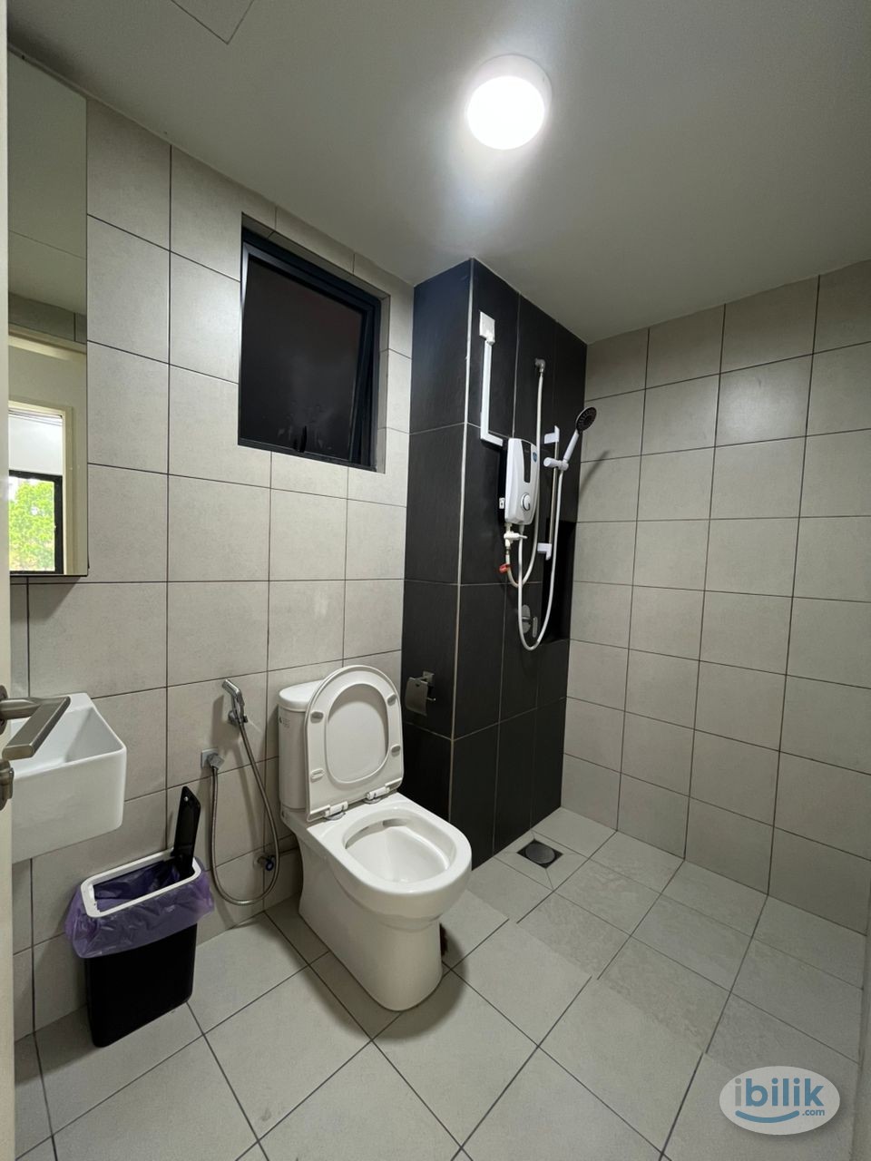 Female Unit Medium Room at Damansara Perdana, Petaling Jaya - Image 3