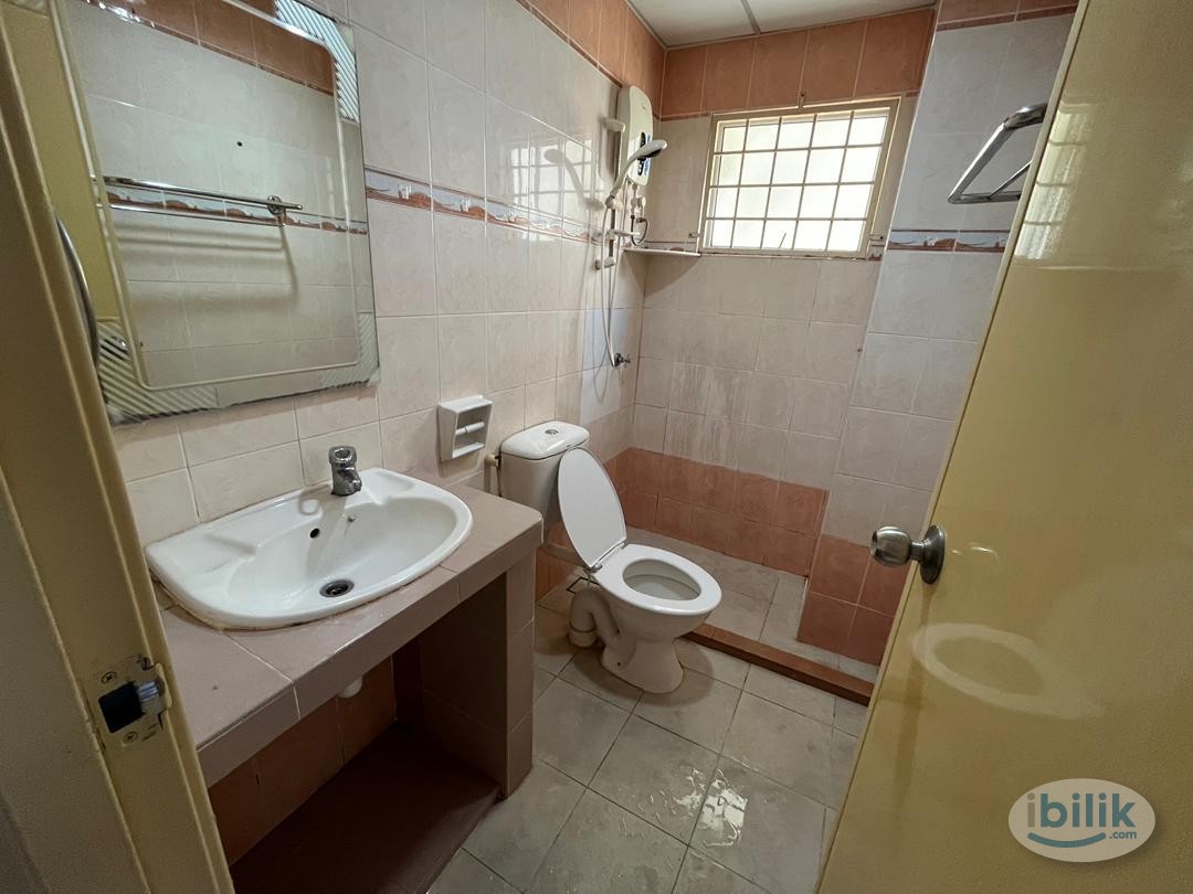 Masteroom for rent at Sri Pandan Condominium - Image 4
