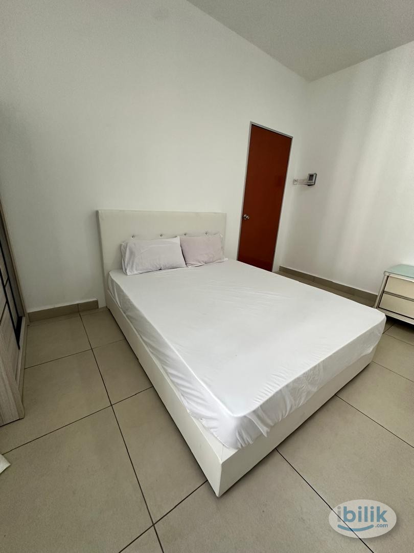 Middle Deluxe Room at KL Gateway Premium, Bangsar South - Image 1