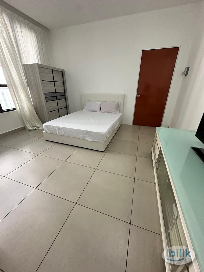 Middle Deluxe Room at KL Gateway Premium, Bangsar South - Image 2