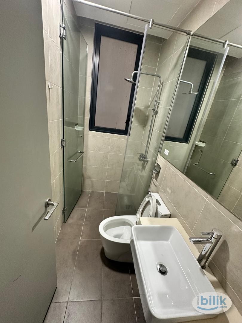 Middle Deluxe Room at KL Gateway Premium, Bangsar South - Image 3