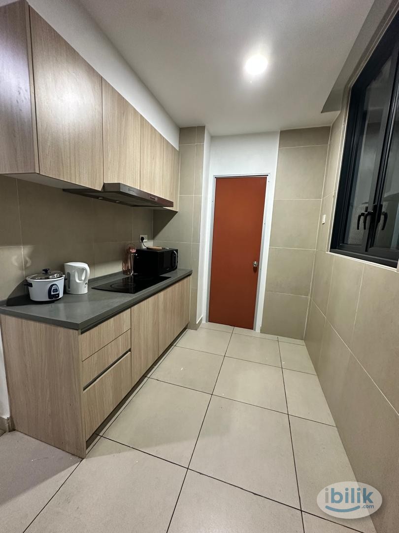 Middle Deluxe Room at KL Gateway Premium, Bangsar South - Image 4