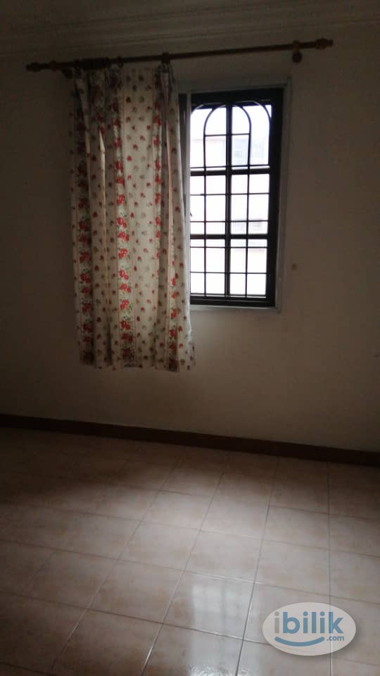 Middle Room at Evergreen Park, Bandar Sungai Long - Image 2