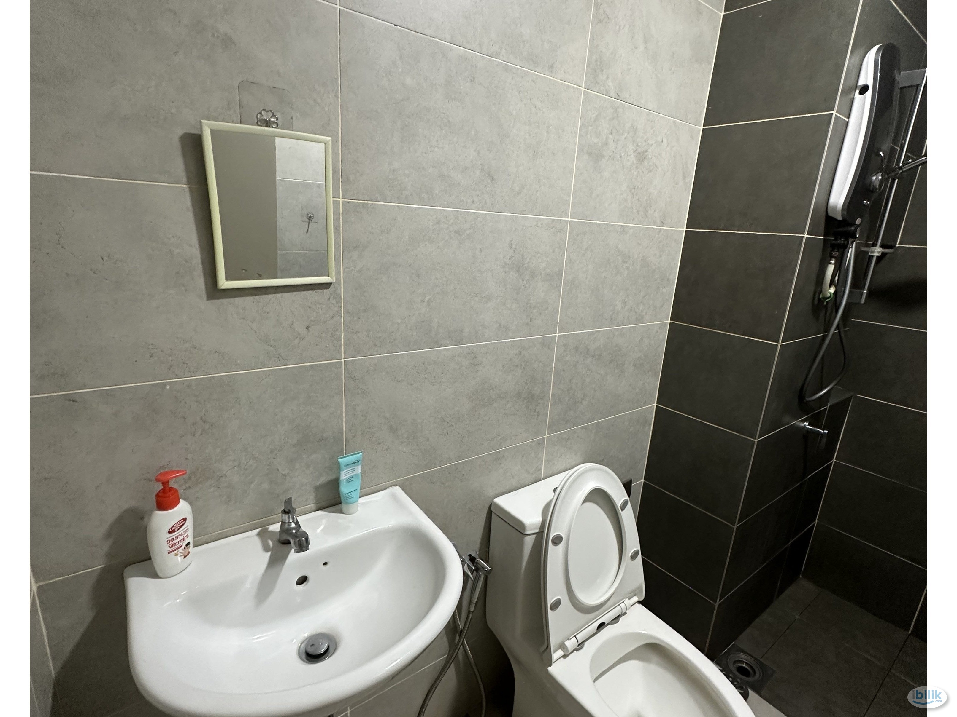 Middle Room at Sri Petaling, Kuala Lumpur - Image 3