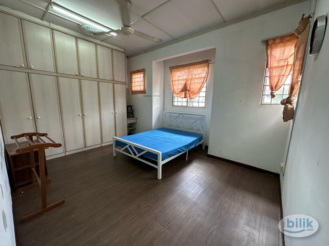 Master Room With Private Bathroom😮💕‼️Near LRT Taipan,Masjid Al Falah,LRT Wawasan🚄🔥🛜Free Utilities & Wifi‼️Cover Car Park - Image 1