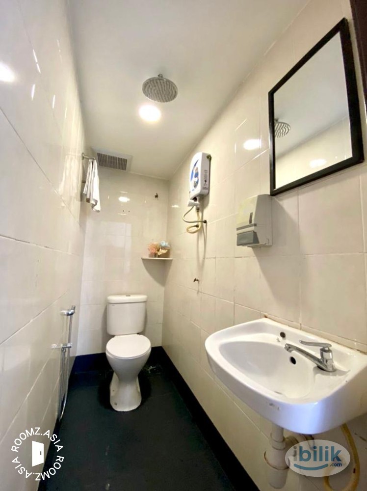 Middle Room at Rest & Go hotel Klang - Image 2
