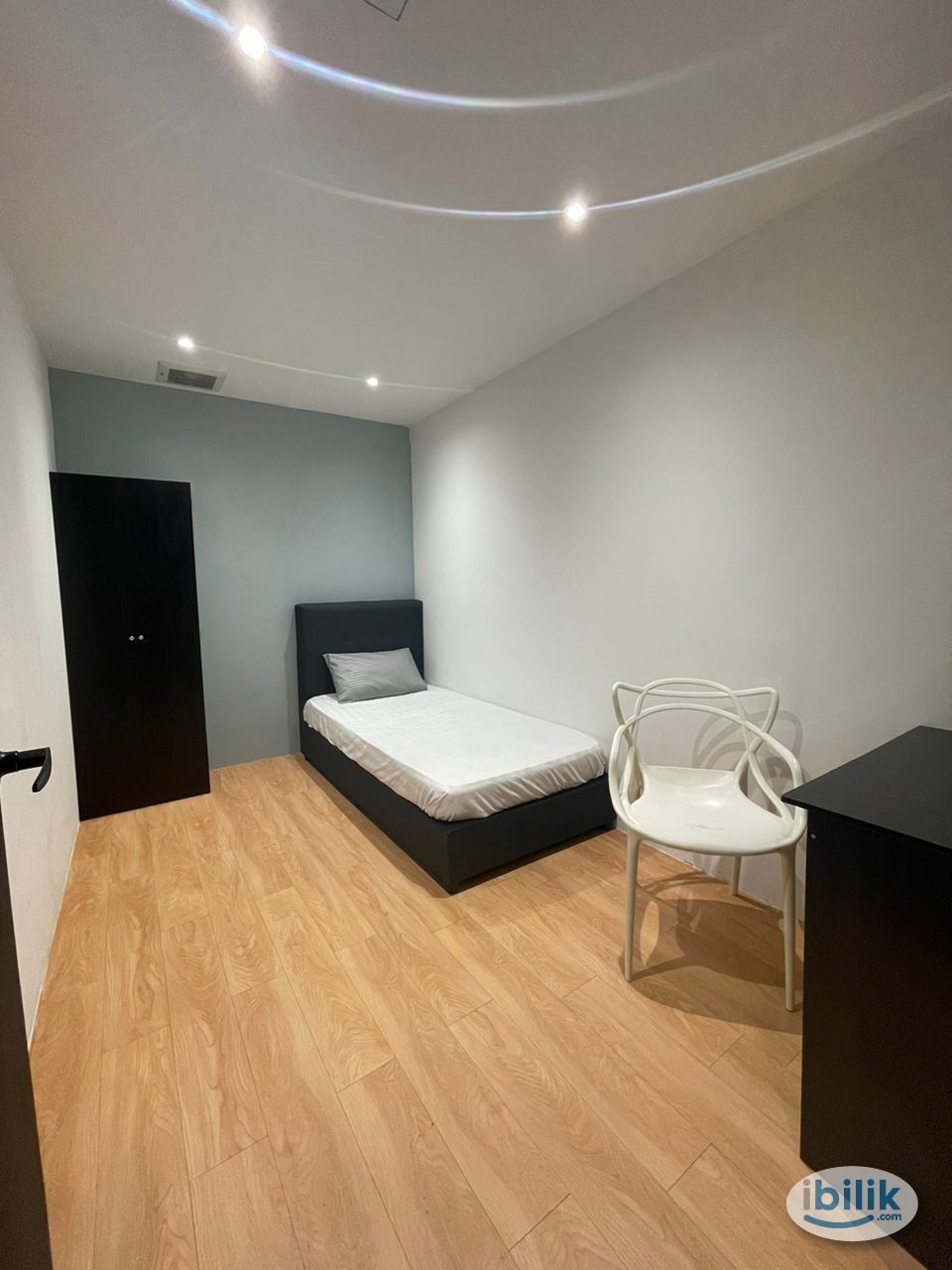 Middle Room at Hotel Q Inn - Image 1
